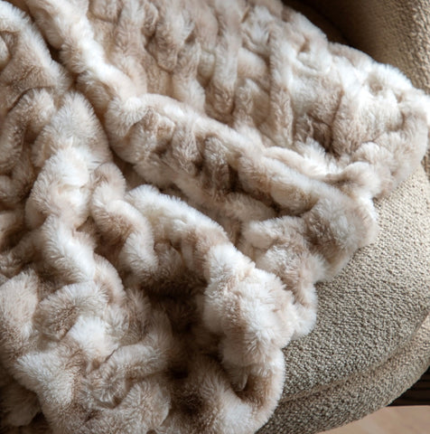 Deco Ruched Throw 170 cm x 130 cm Rabbit