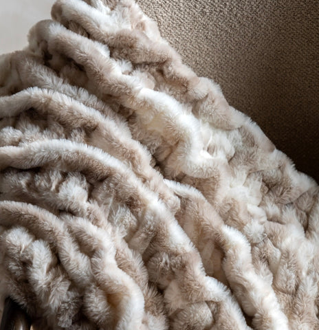Deco Ruched Throw 170 cm x 130 cm Rabbit