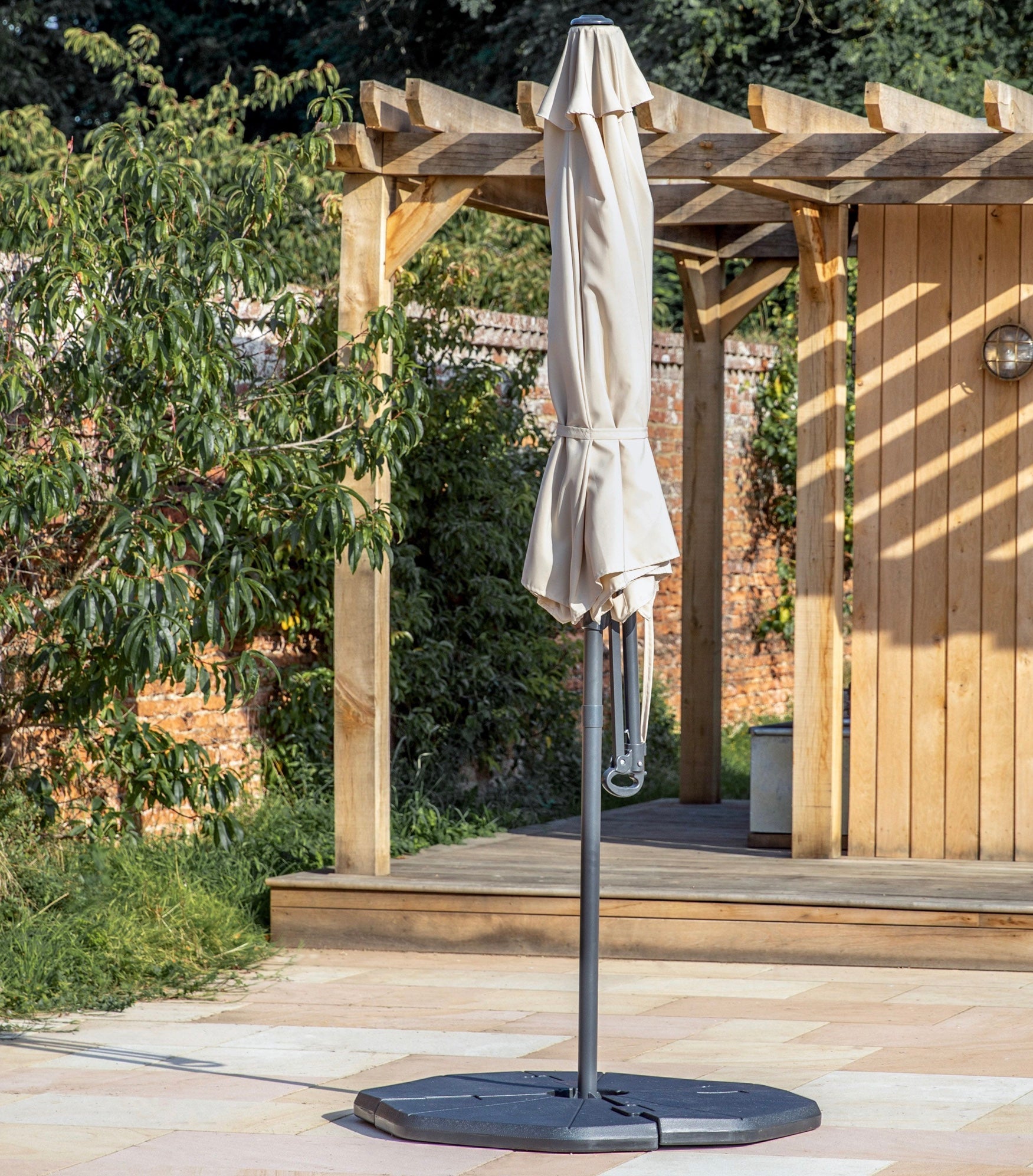 Villa Parasol with Cantilever - Base & Cover