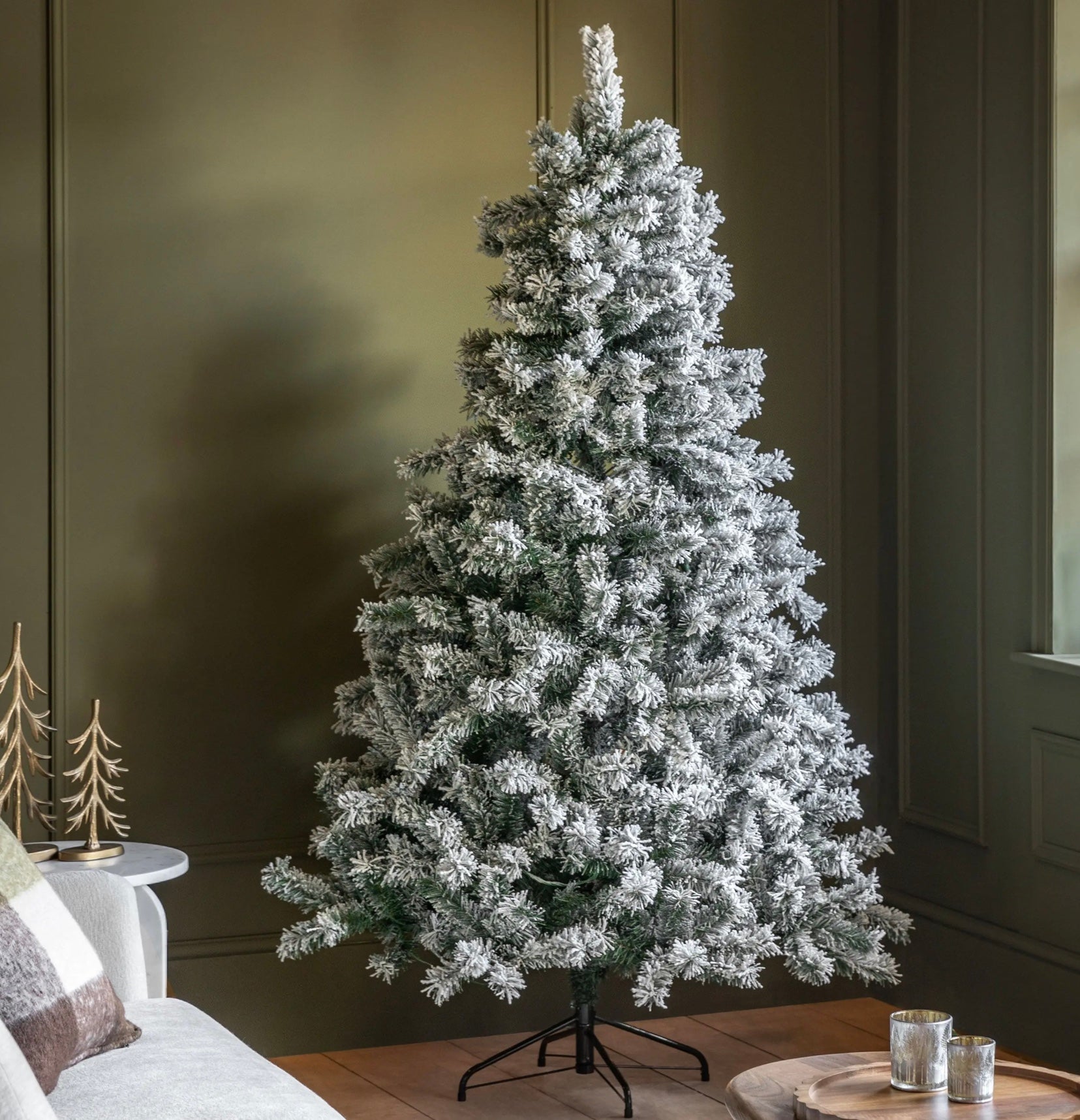 Christmas Tree Flocked Woodland Pine - LED - 6 ft