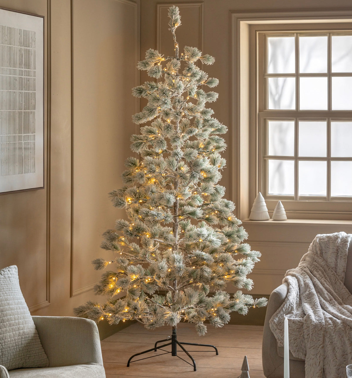 Christmas Tree Flocked Pine - LED - 7 ft