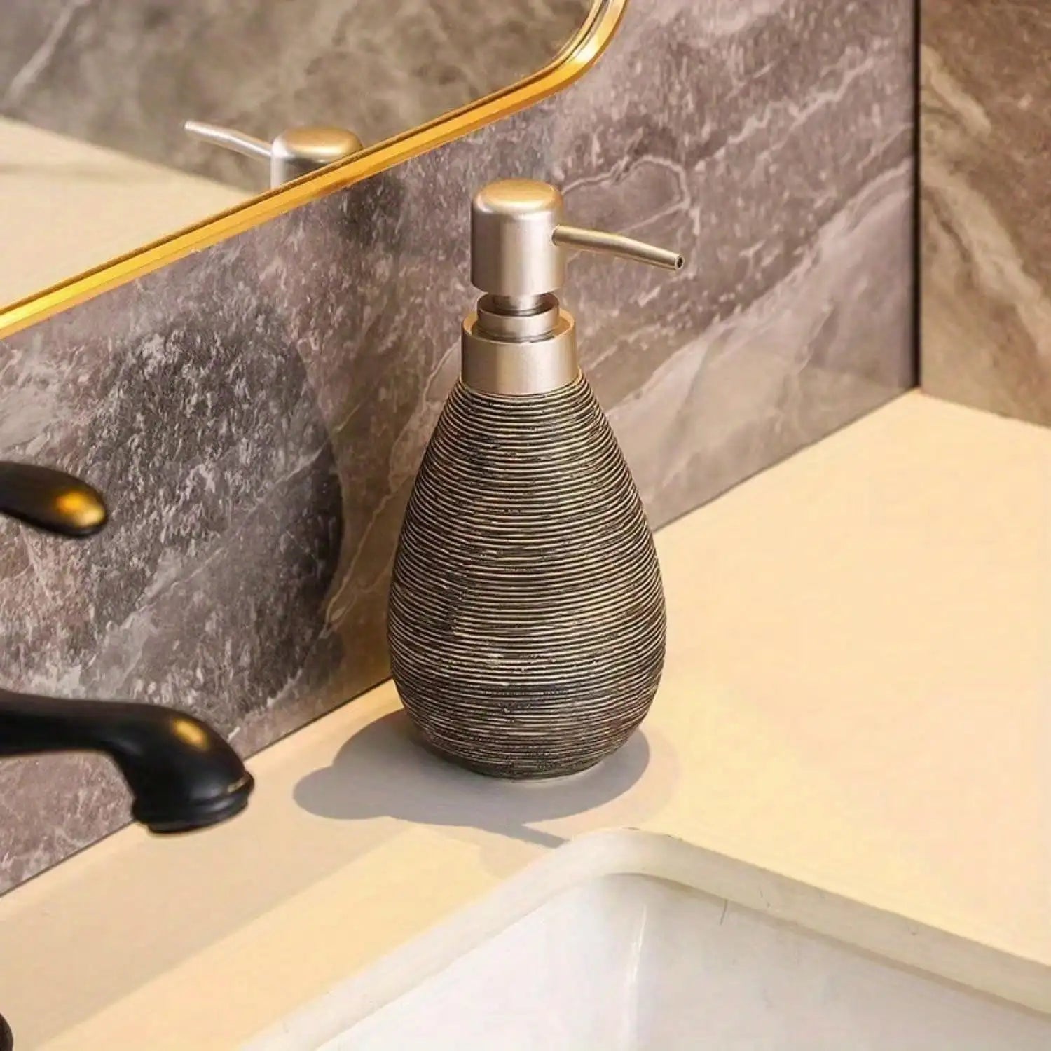 Creative Retro Style Ceramic Push-Type Soap Dispenser With Pump,  Hand Soap Bottle, Suitable For Bathrooms Kitchens And Toilets