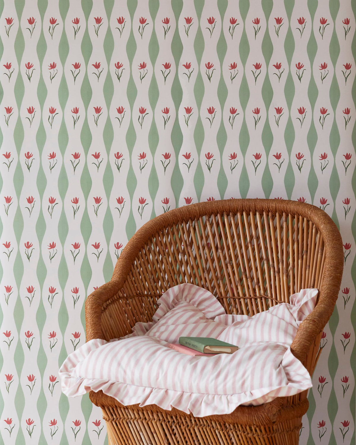 Tulip Wave wallpaper - pistachio