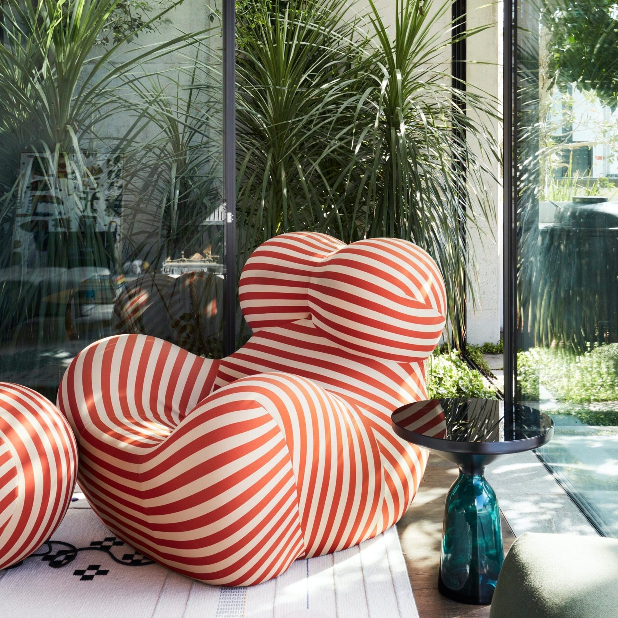 Up50 Armchair With A Ball Stool