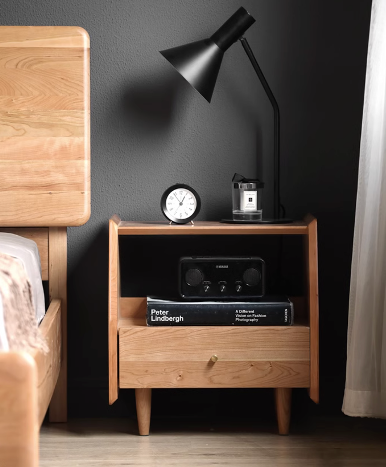 Devin Bedside Table, Solid Wood｜ DC Concept
