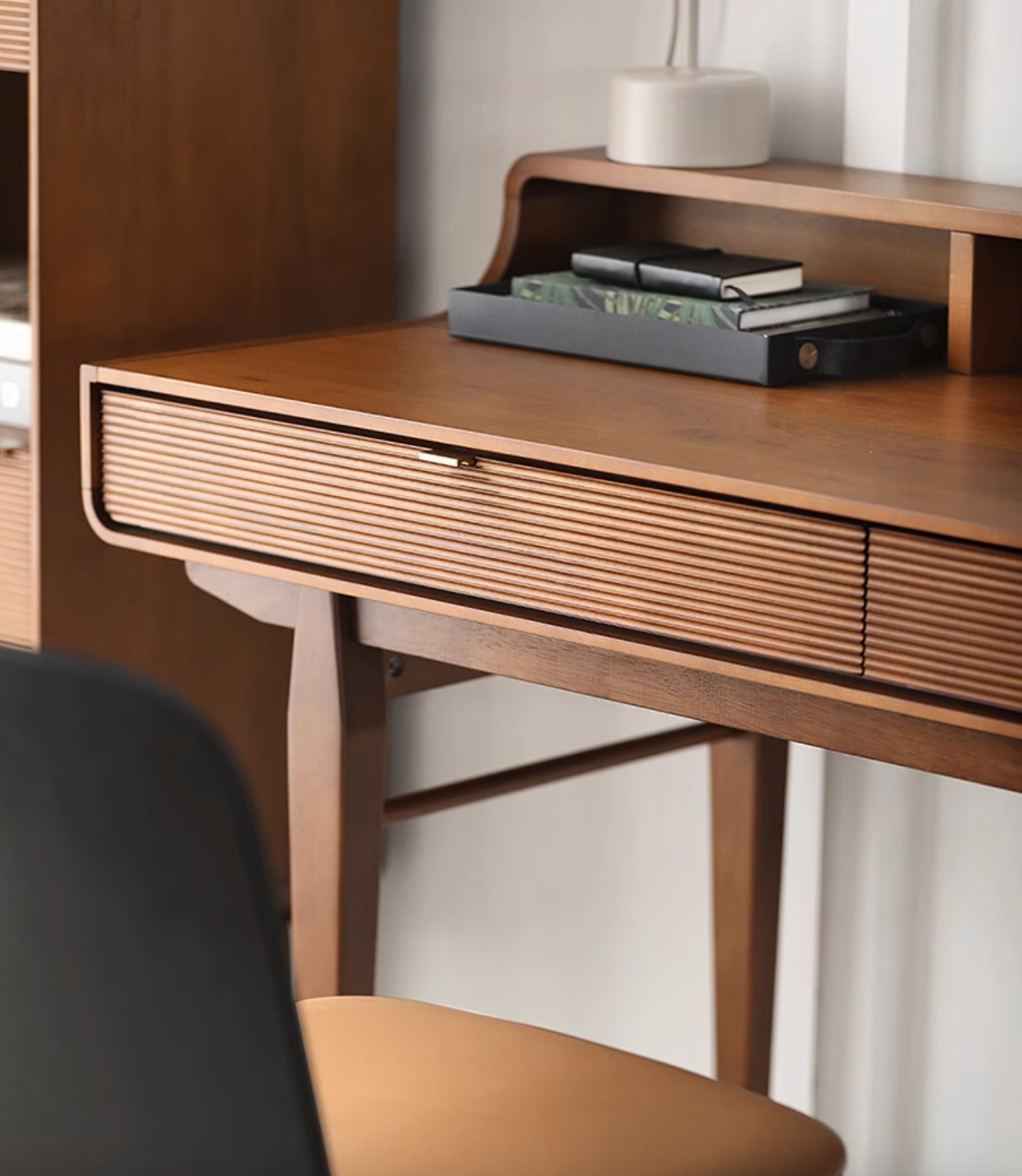 Moran Carved Office Desk, Solid Wood｜ DC Concept