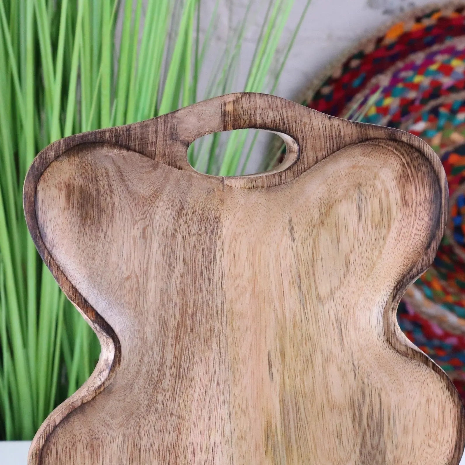 Amrola mango wood serving dish light brown wood serving board with smooth grain and central handle in rustic style