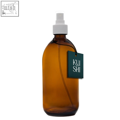 Amber glass spray bottle with white nozzle and dark green kui shi tag to diffuse natural scents easily