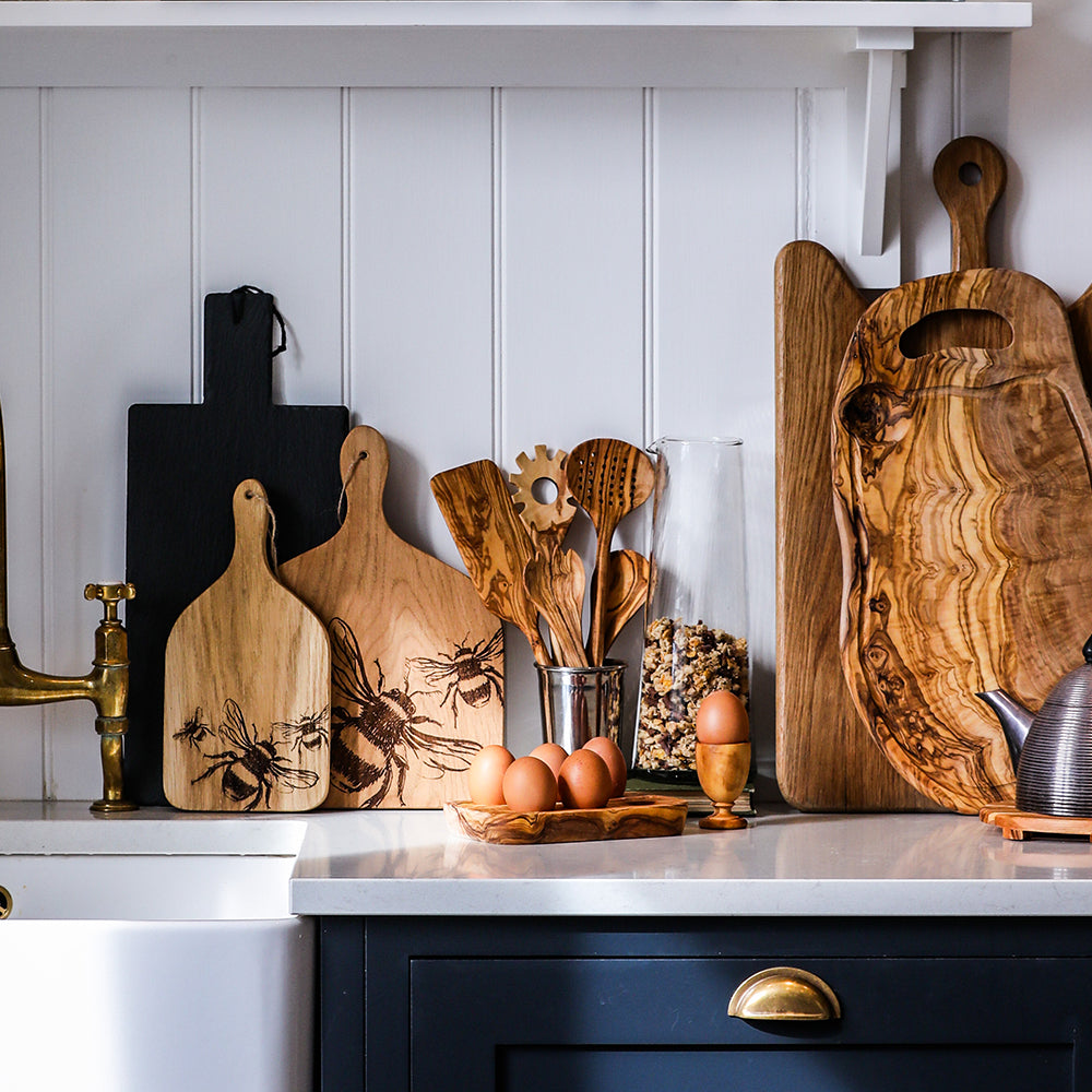 Bee oak hanging paddle medium with rustic olive wood cutting board featuring natural wavy grain and handle cutout