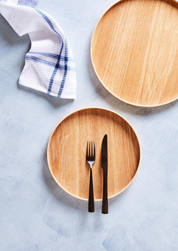 Bessan large natural fir wood tray with round wooden plates and black cutlery featuring natural fir wood grain finish