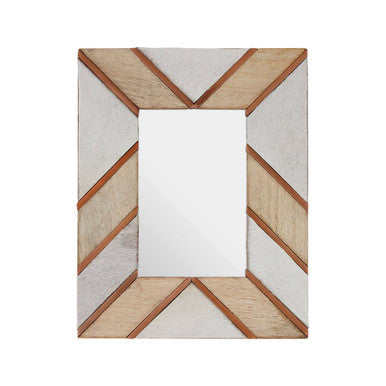Rectangular photo frame with light wood geometric frame and white chevron textured panels for small 4x6 photos