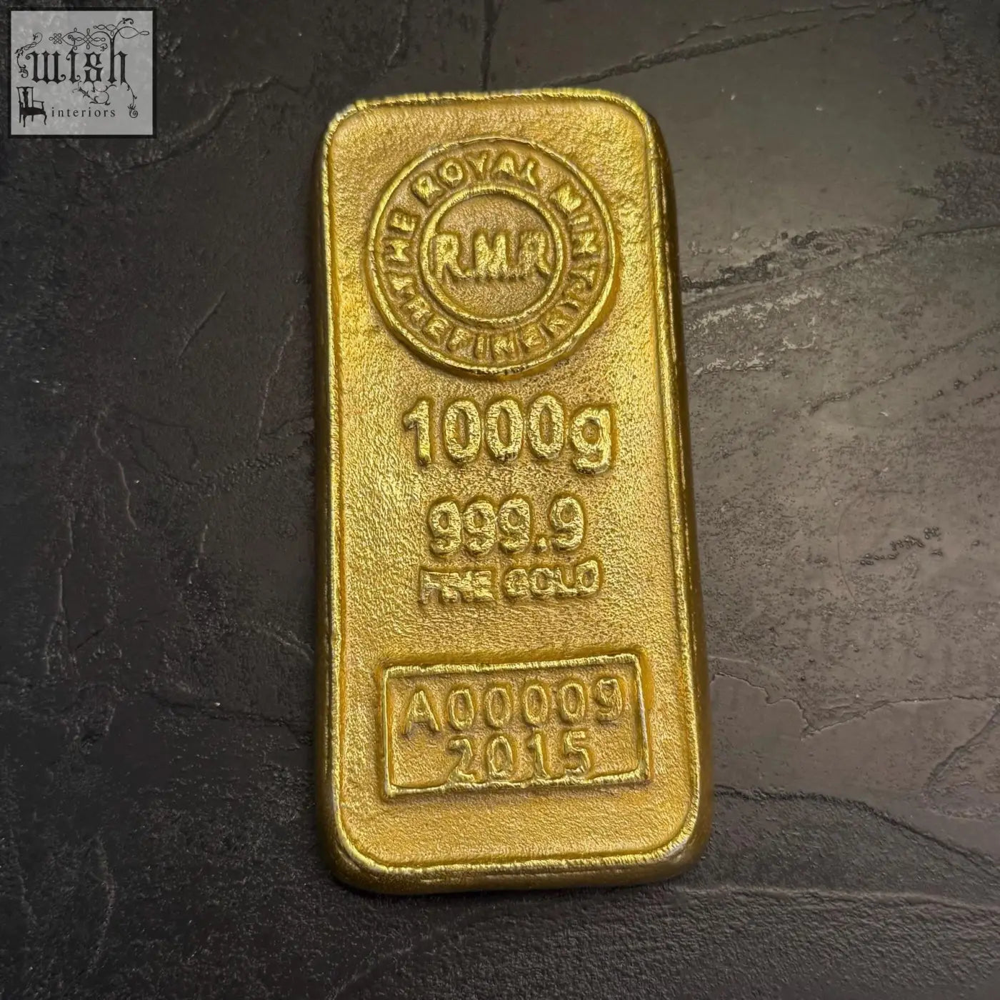 Cast iron gold bullion bar paper weight with a 1000g royal mint pure gold bar look in polished solid cast aluminium design