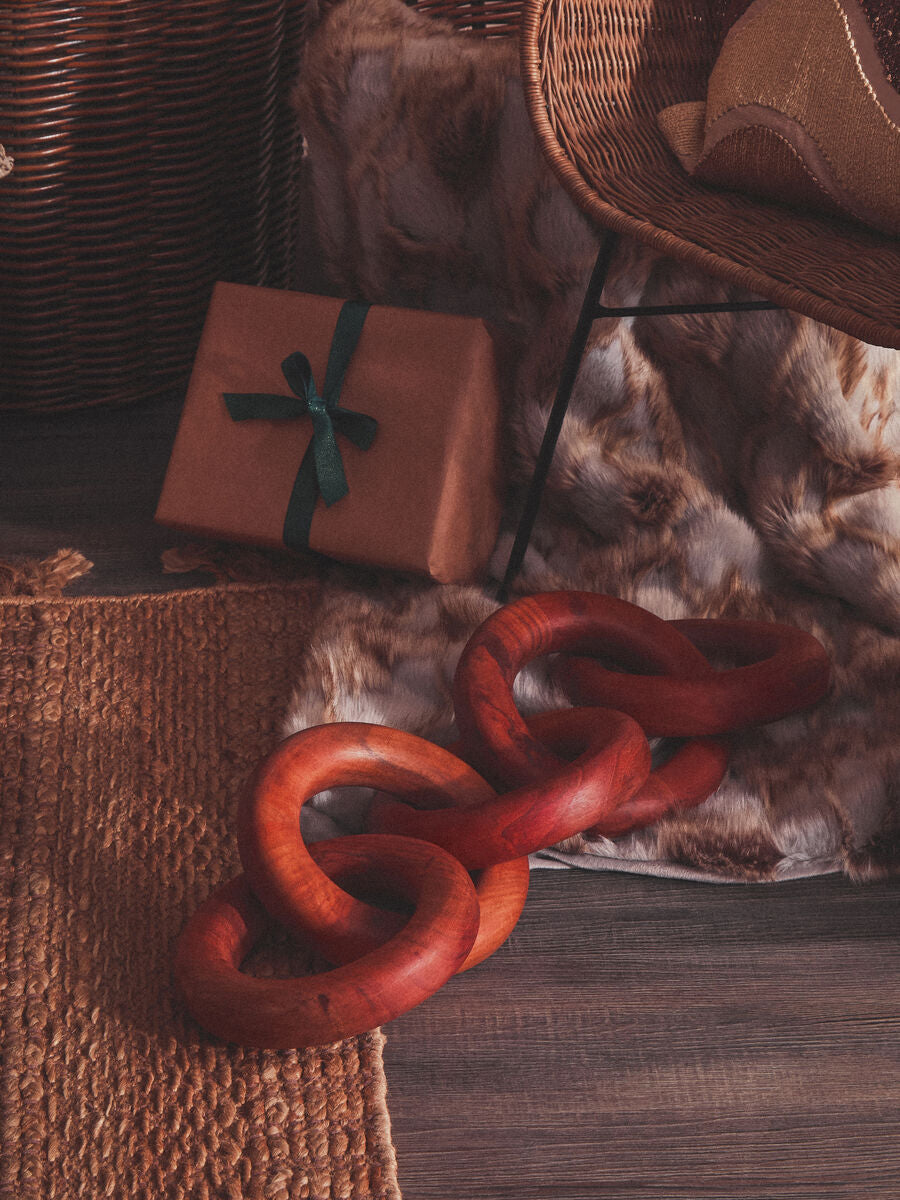 Cato natural wooden 5 link chain decor with rich reddish-brown smooth rounded links for link chain decor use