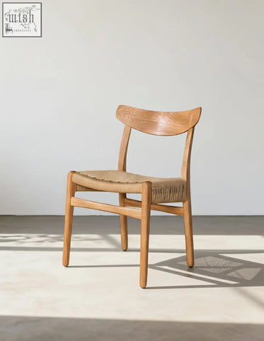 Light oak ch01 rattan dining chair with woven natural fiber seat and backrest for classic dining setups
