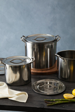 Set of 4 classic silver stainless steel stock pots from crosse set with lids and sturdy handles in sleek reflective finish