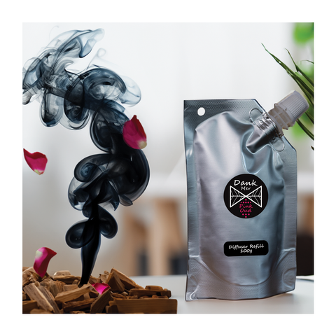 Silver pouch diffuser refill with black and white dank mer pink oud label 100g for home fragrance refill