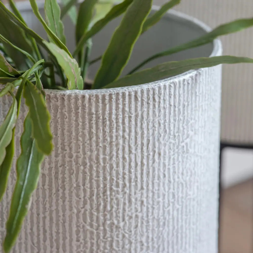 Eda Planter Set of 2 in Metal - White - planter