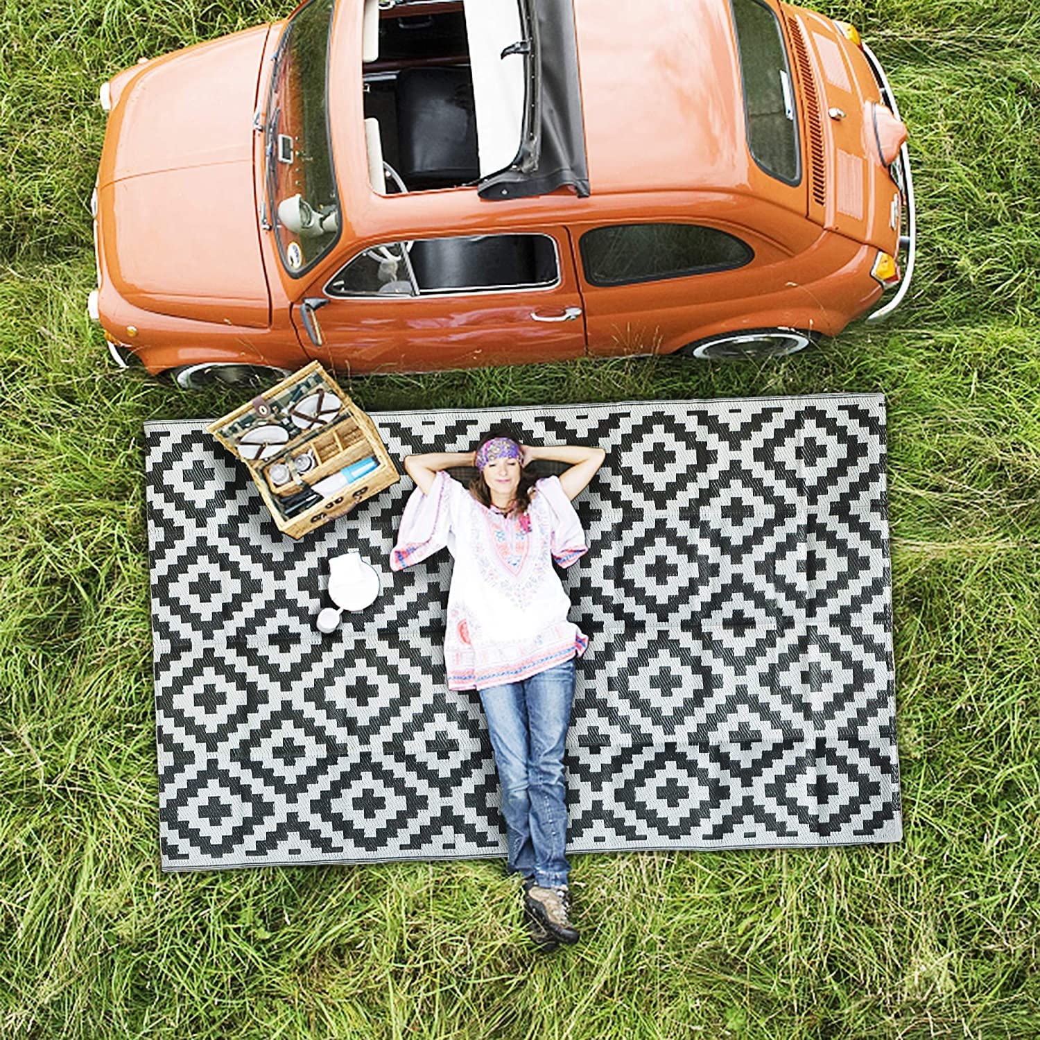 Black and white geometric outdoor rug with nylon corner loops to reduce slippery accidents and prevent daily fraying