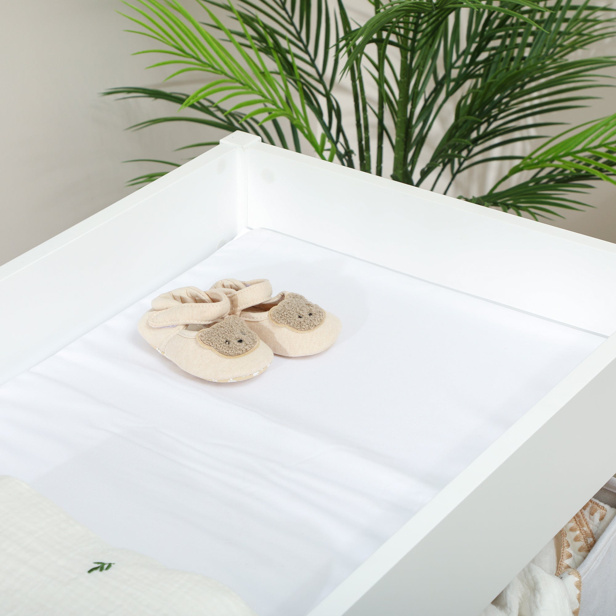 AIYAPLAY Baby Changing Unit with 4 Storage Drawers, Mat for Bedroom Nursery, 84 x 84.5 cm, White