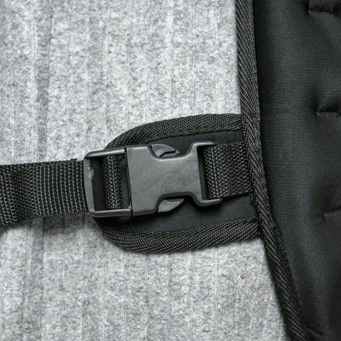Black nylon strap with matte black plastic buckle on homcom 8kg running weight vest with oxford fabric