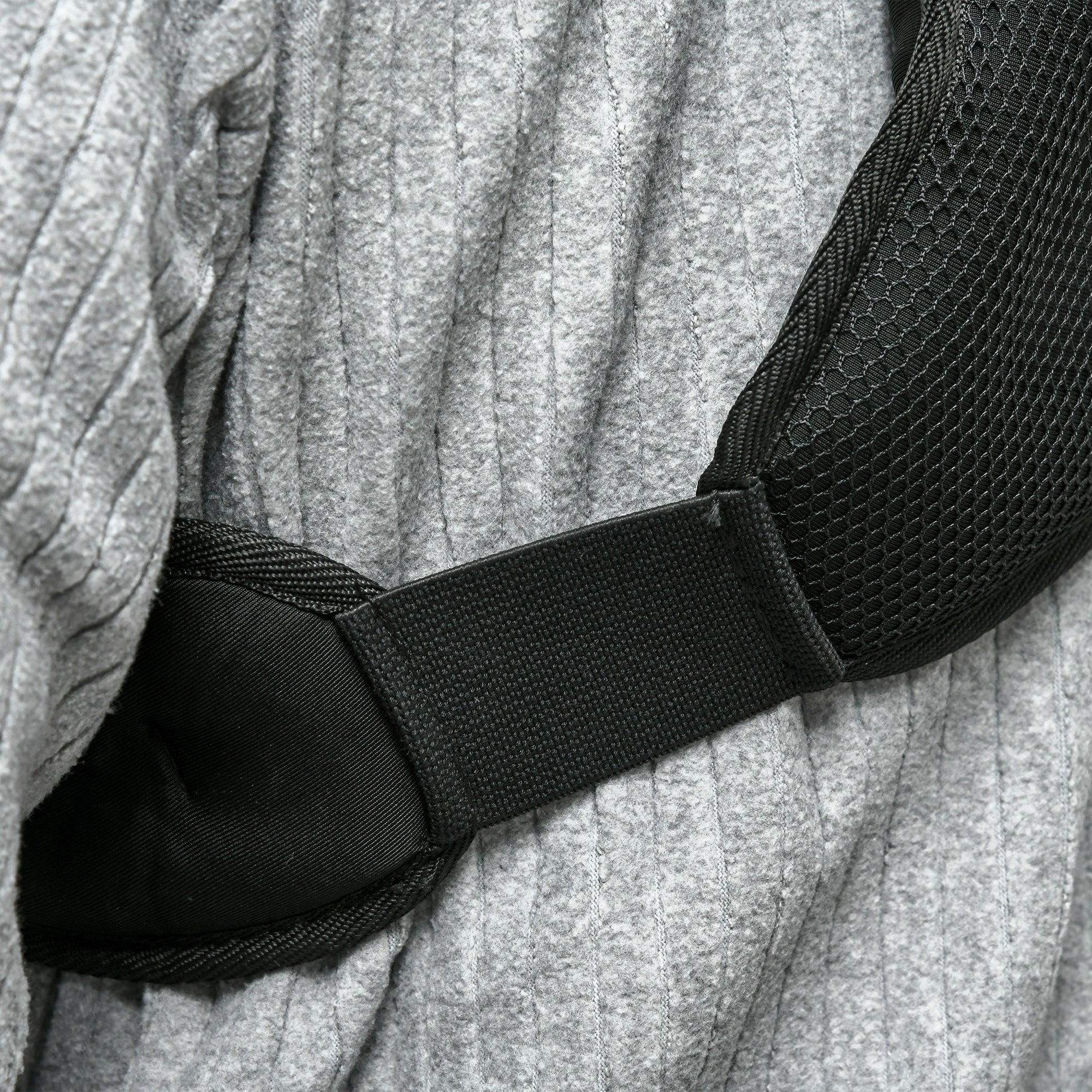 Black mesh and elastic strap detail on gray ribbed fabric in homcom running weight vest with oxford fabric material
