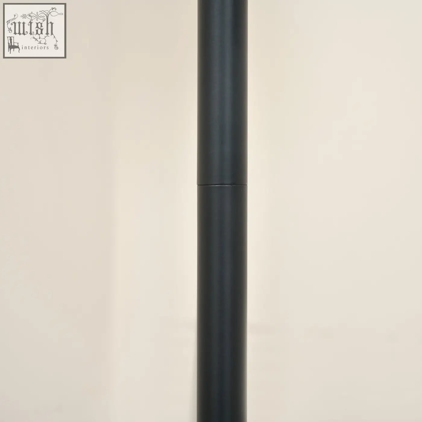Black matte finished cylindrical pole of homcom arc tree floor lamp with steel frame and round base for living room