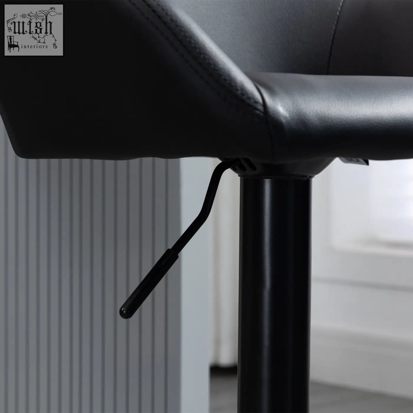 Black leatherette homcom bar stool with gas lift and skin friendly pu leather for kitchen counter use