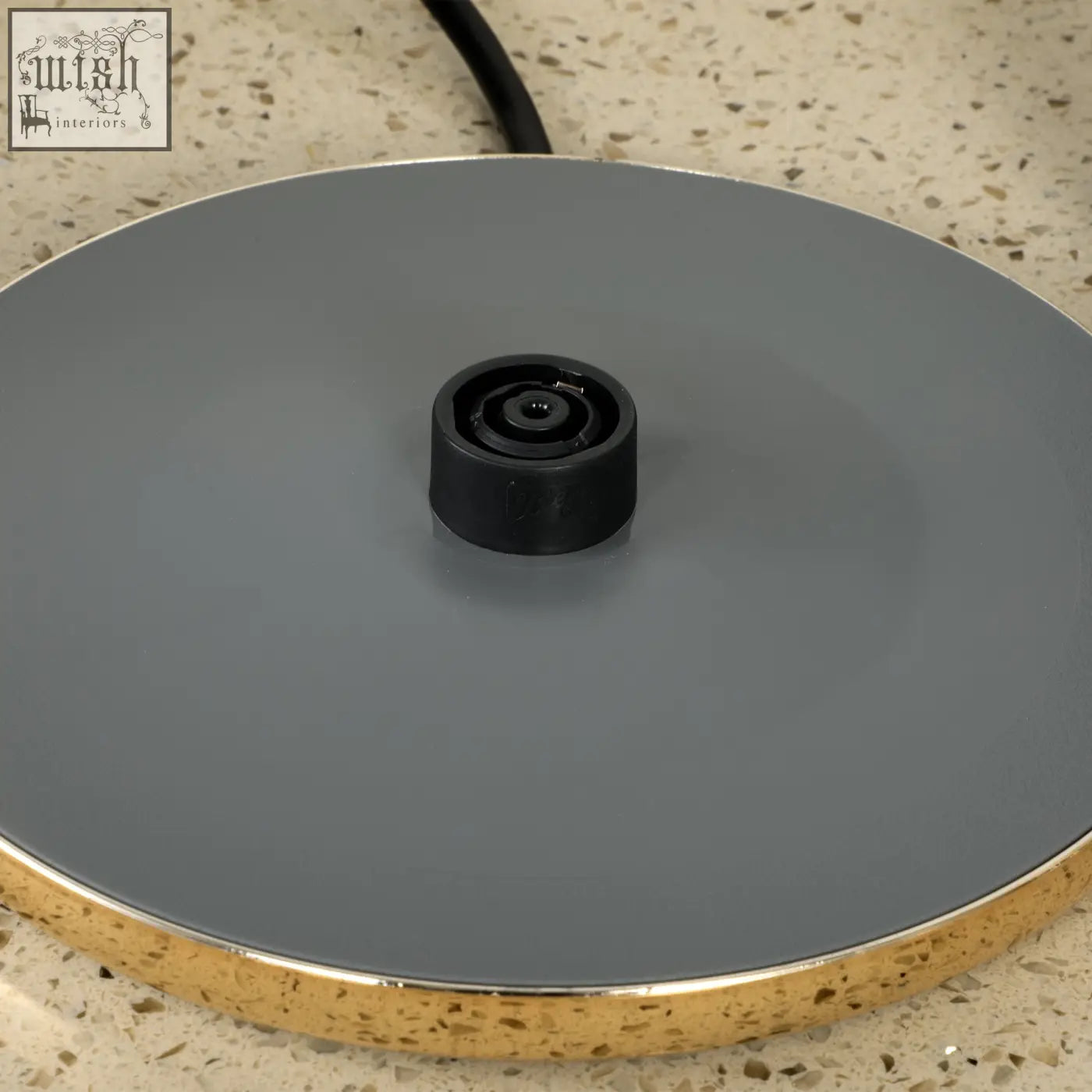 Gray circular lid with gold rim and black center for homcom rapid boil kettle in grey with 3000w power