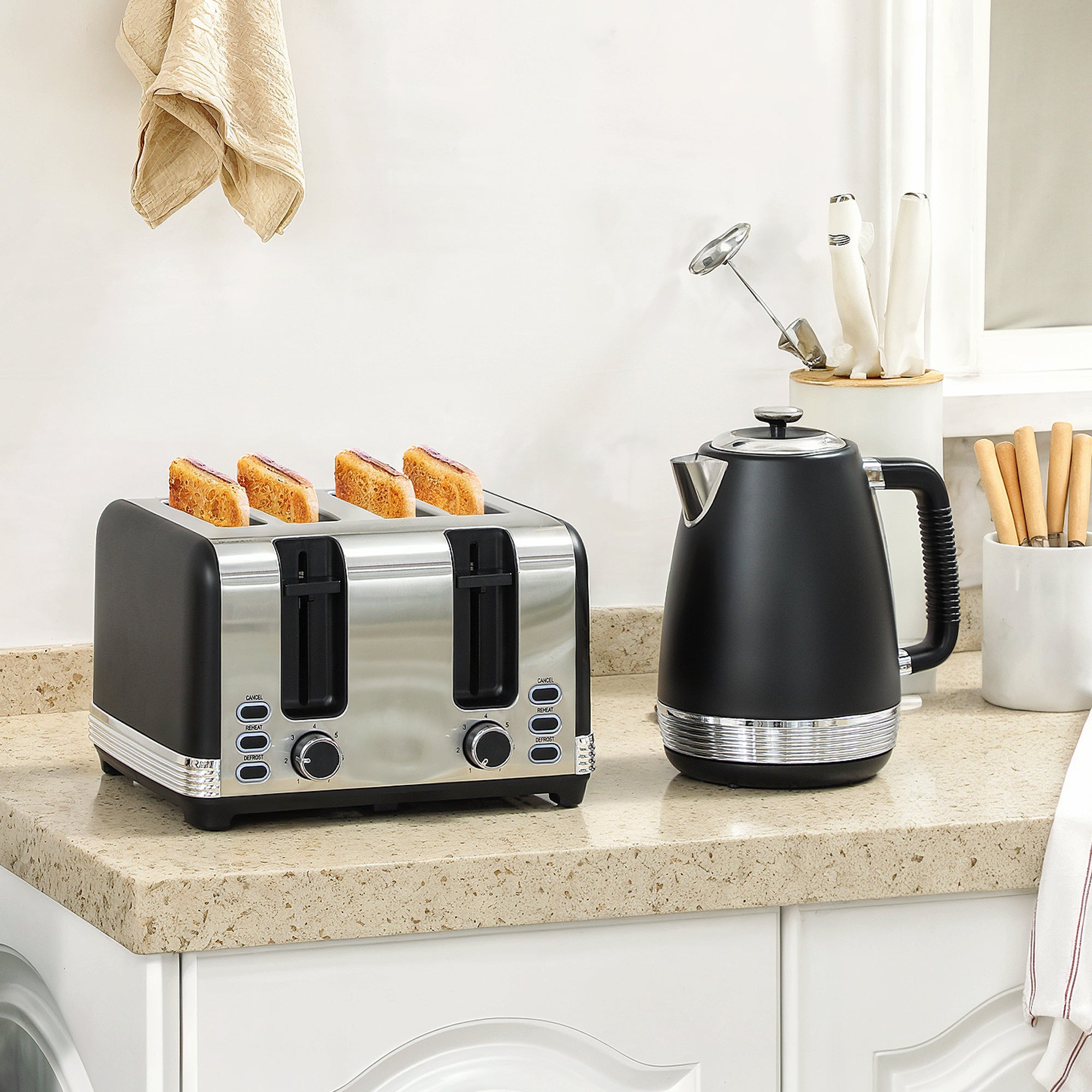 Stainless steel and black four slice toaster with 7 browning controls and crumb tray from homcom toaster set with strix thermostat