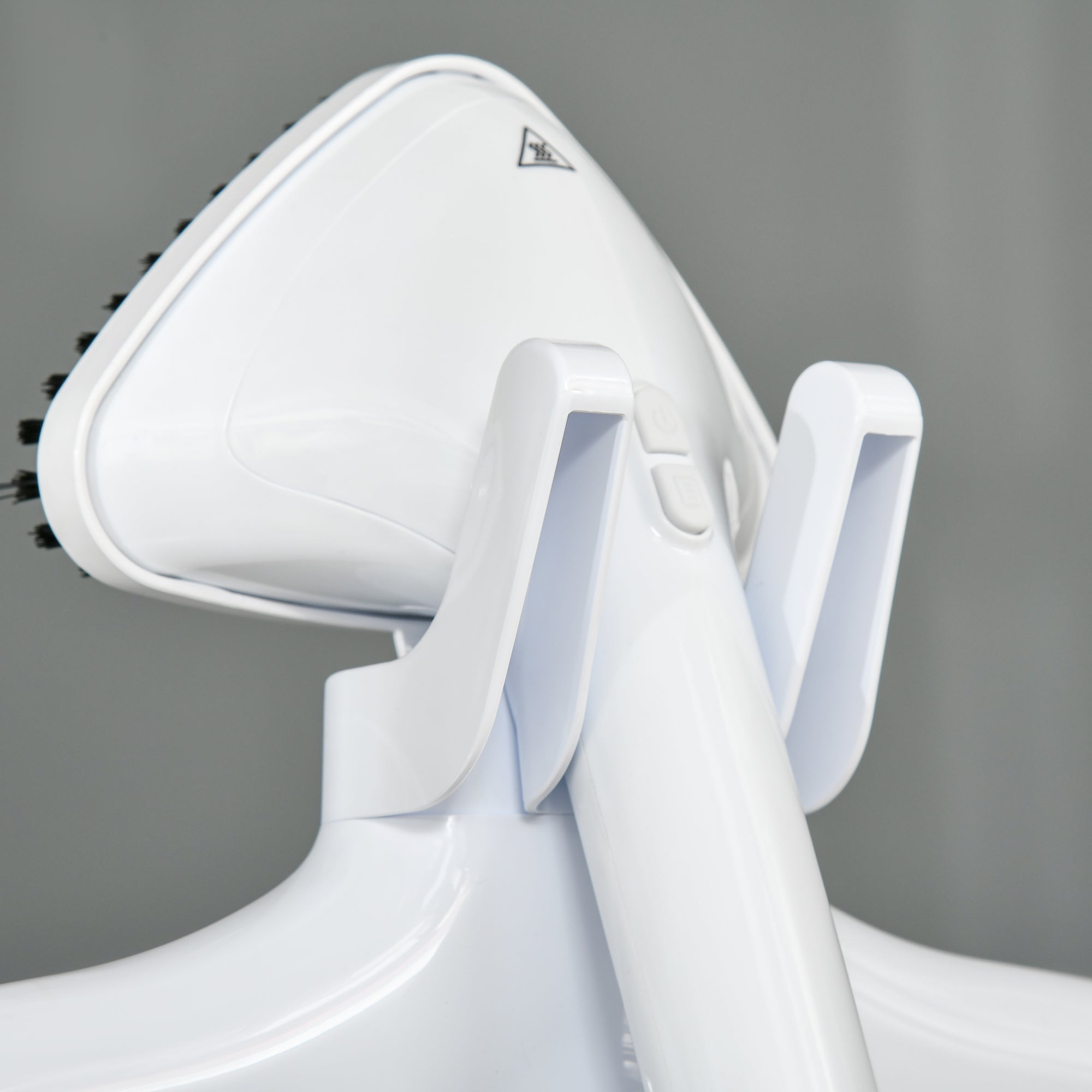 White homcom handheld garment steamer with fabric brush, stable steam, and 1.7l water tank for wrinkle removal