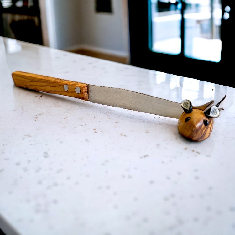Olive Wood Set for cheese lovers, small bowl, cheese knife and mouse knife holder