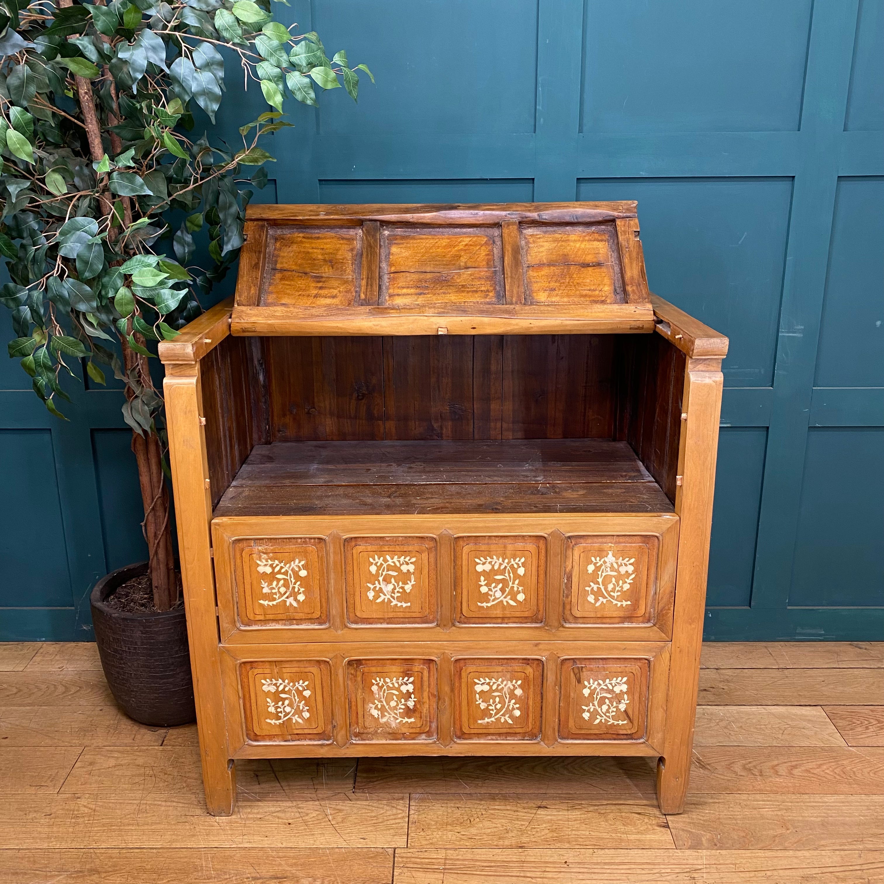 Vintage  Sideboard / Dowry Linen Chest / Chest Of Drawers /Cocktail Cabinet