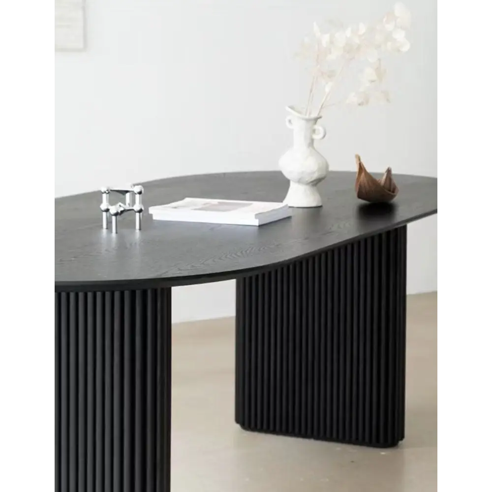 Ivar Oval Dining Table, Solid Wood｜ DC Concept