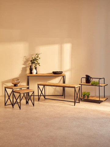 Industrial-style kickford parquet fir wood coffee table with black metal frame and cross-braced legs
