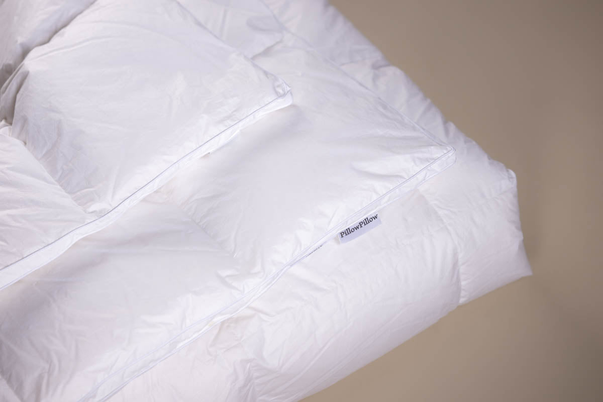 White quilted siberian pure goose down comforter with plush texture and subtle stitching for winter warmth