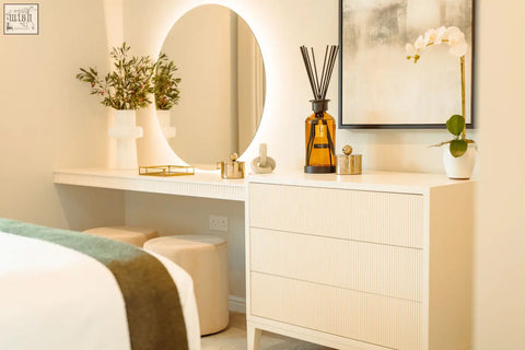 Cream-colored luxury xxl room diffuser with vertical ribbed texture and three drawers in amber fie design