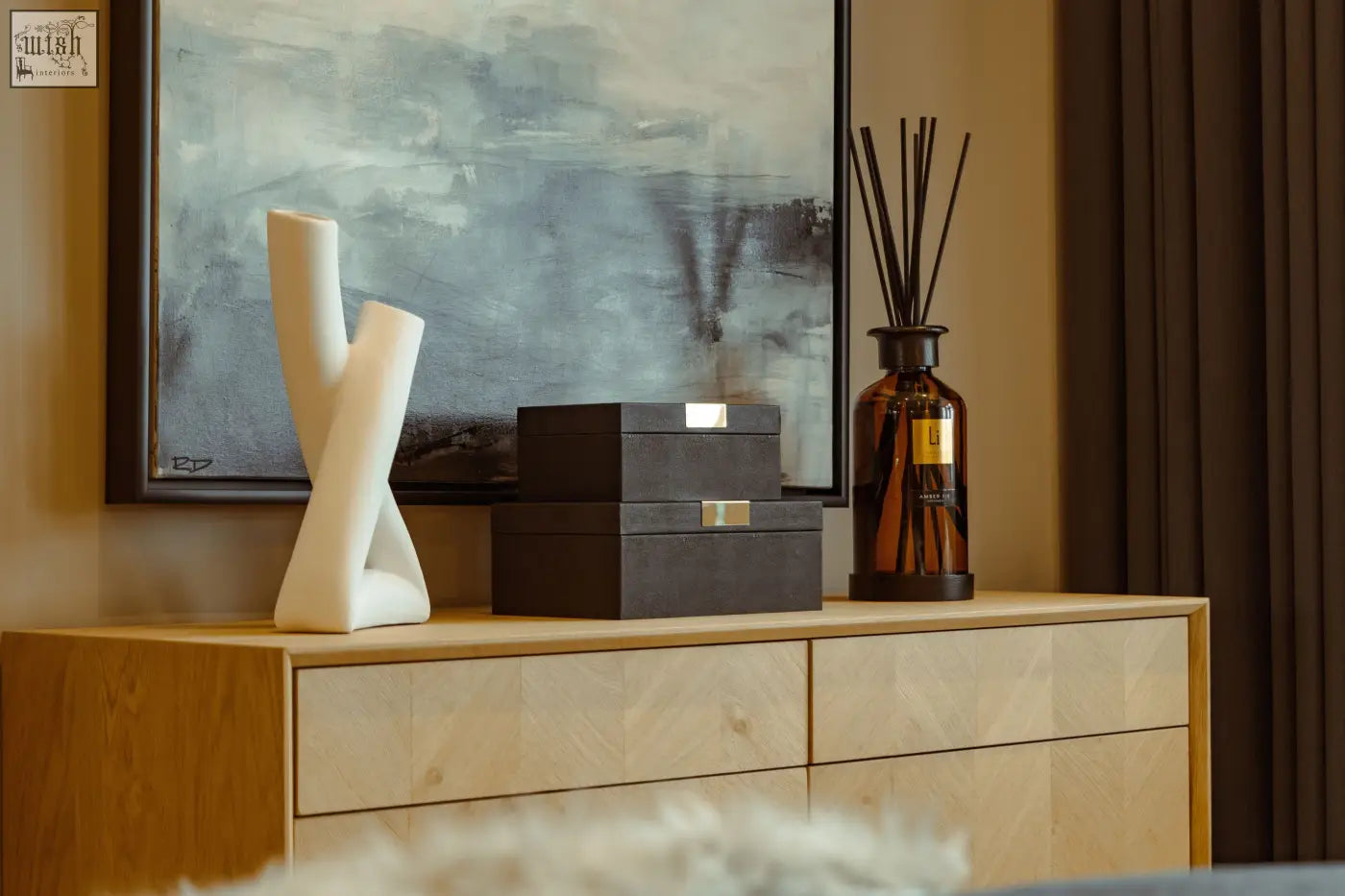 Dark gray rectangular luxury xxl room diffuser box with a metallic silver clasp for amber fie fragrance