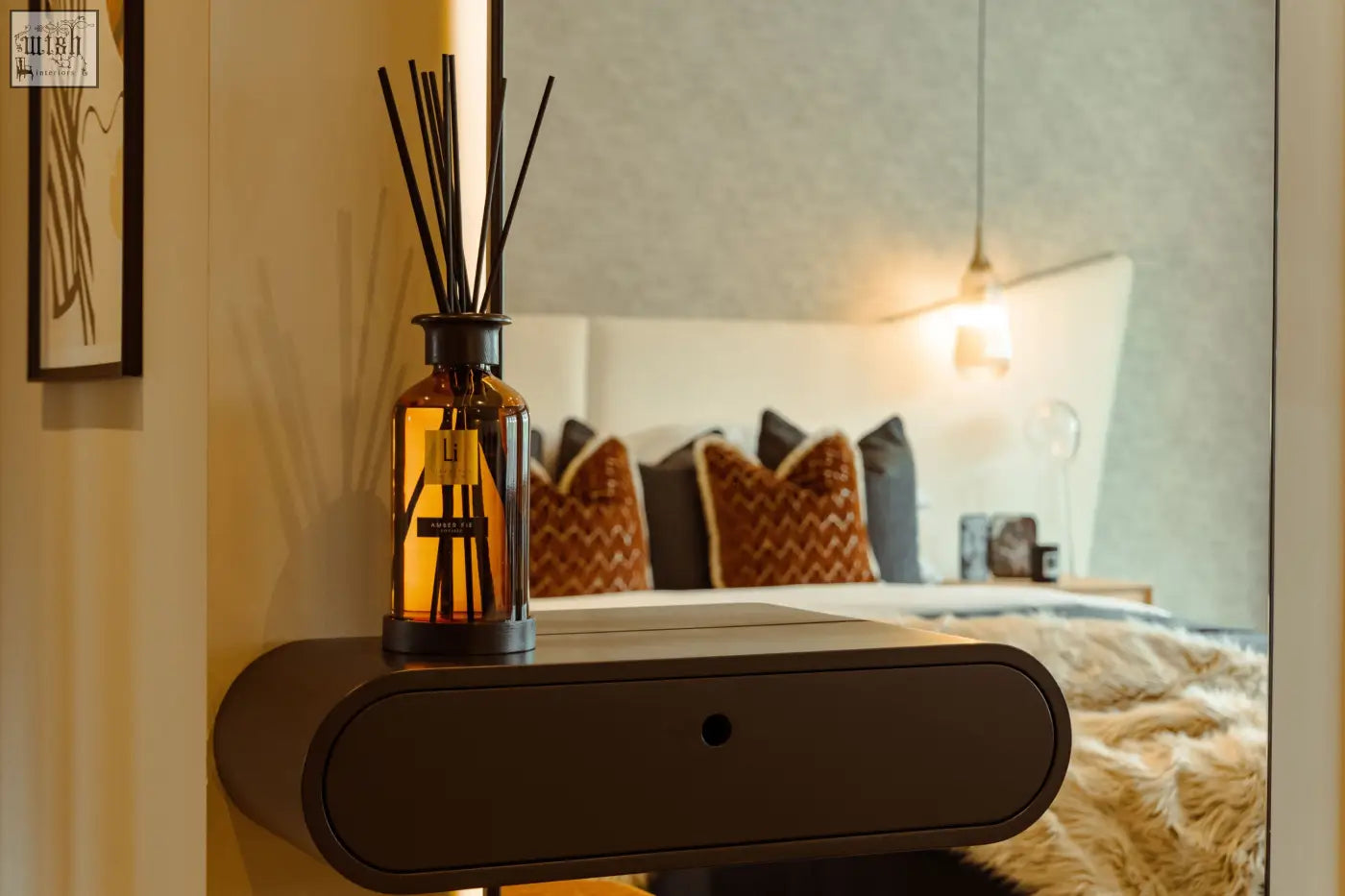 Amber fie luxury xxl room diffuser with amber glass and black reeds in sleek minimalist design