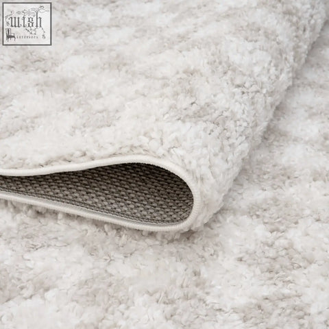 A moodi shaggy light beige rug with off-white plush shaggy texture and neatly finished edges for cozy decor