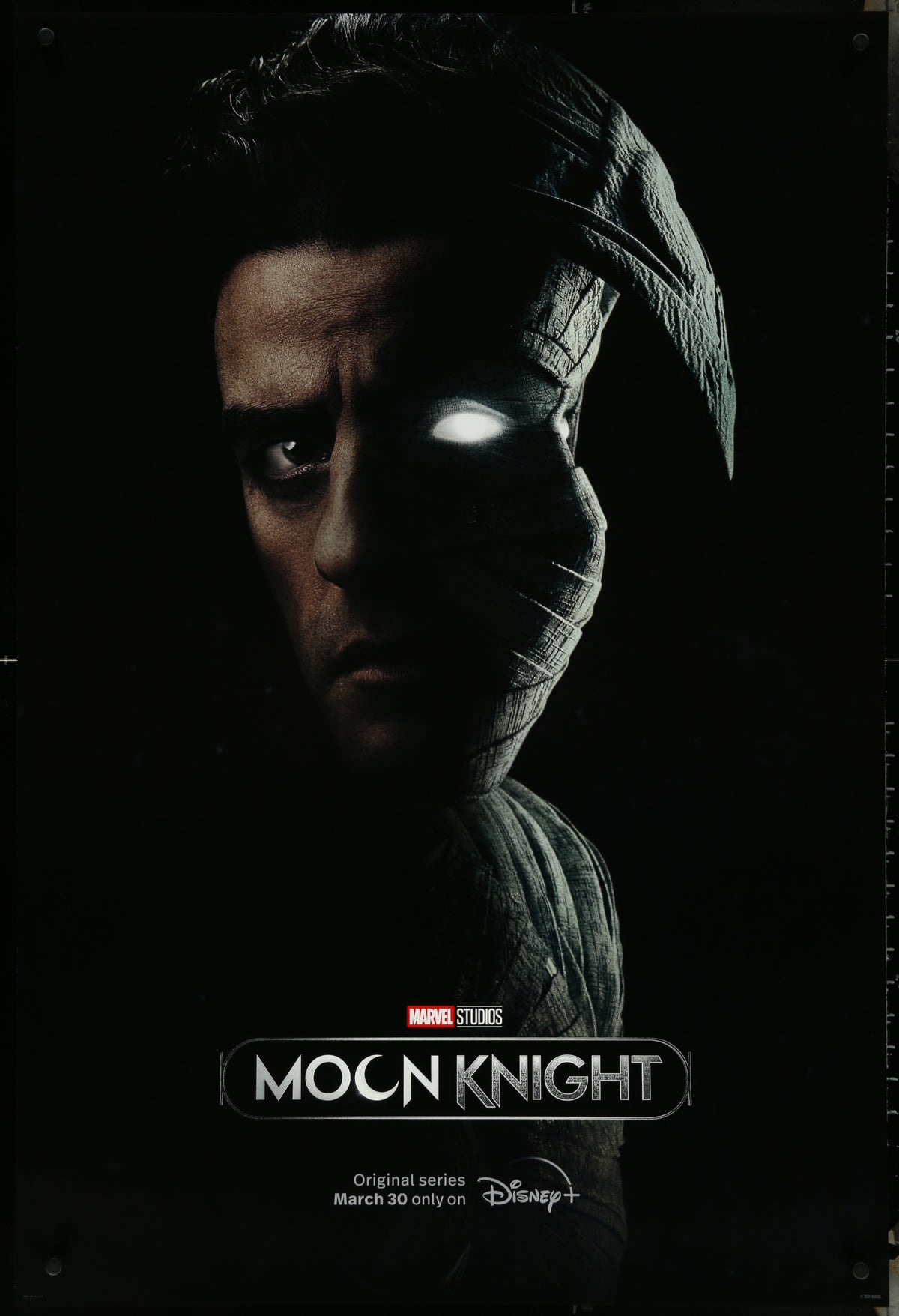 Moon knight 2022 original us tv poster featuring a dark bandage wrapped head with one glowing white eye and serious expression