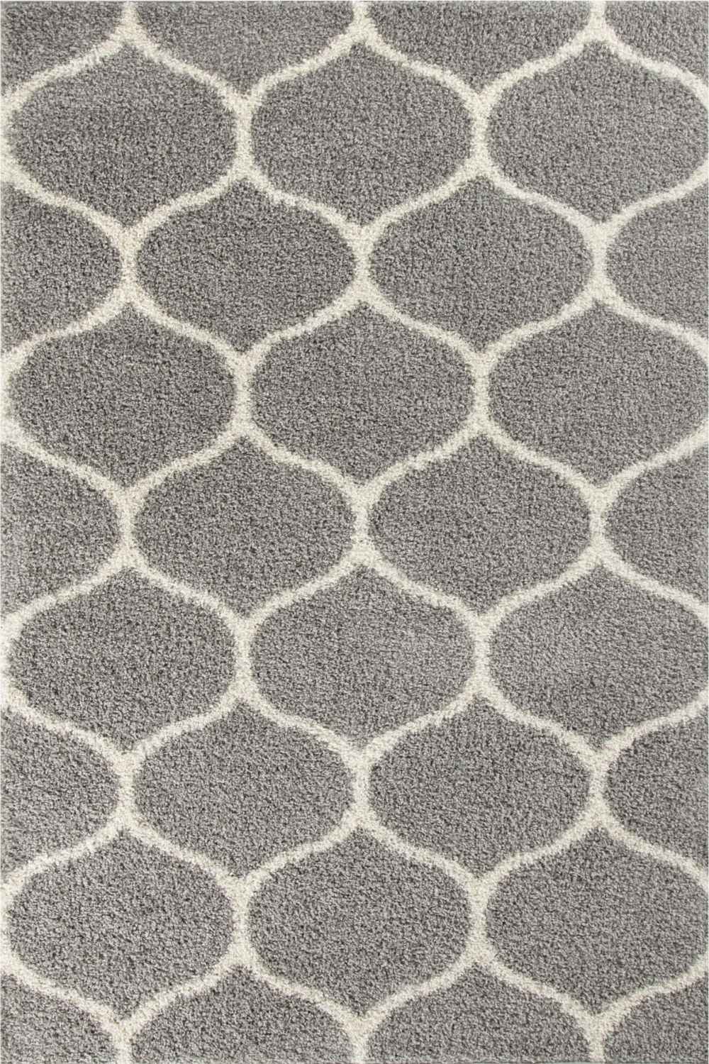 Moroccan grey shaggy rug with soft plush texture and elegant off-white quatrefoil geometric pattern