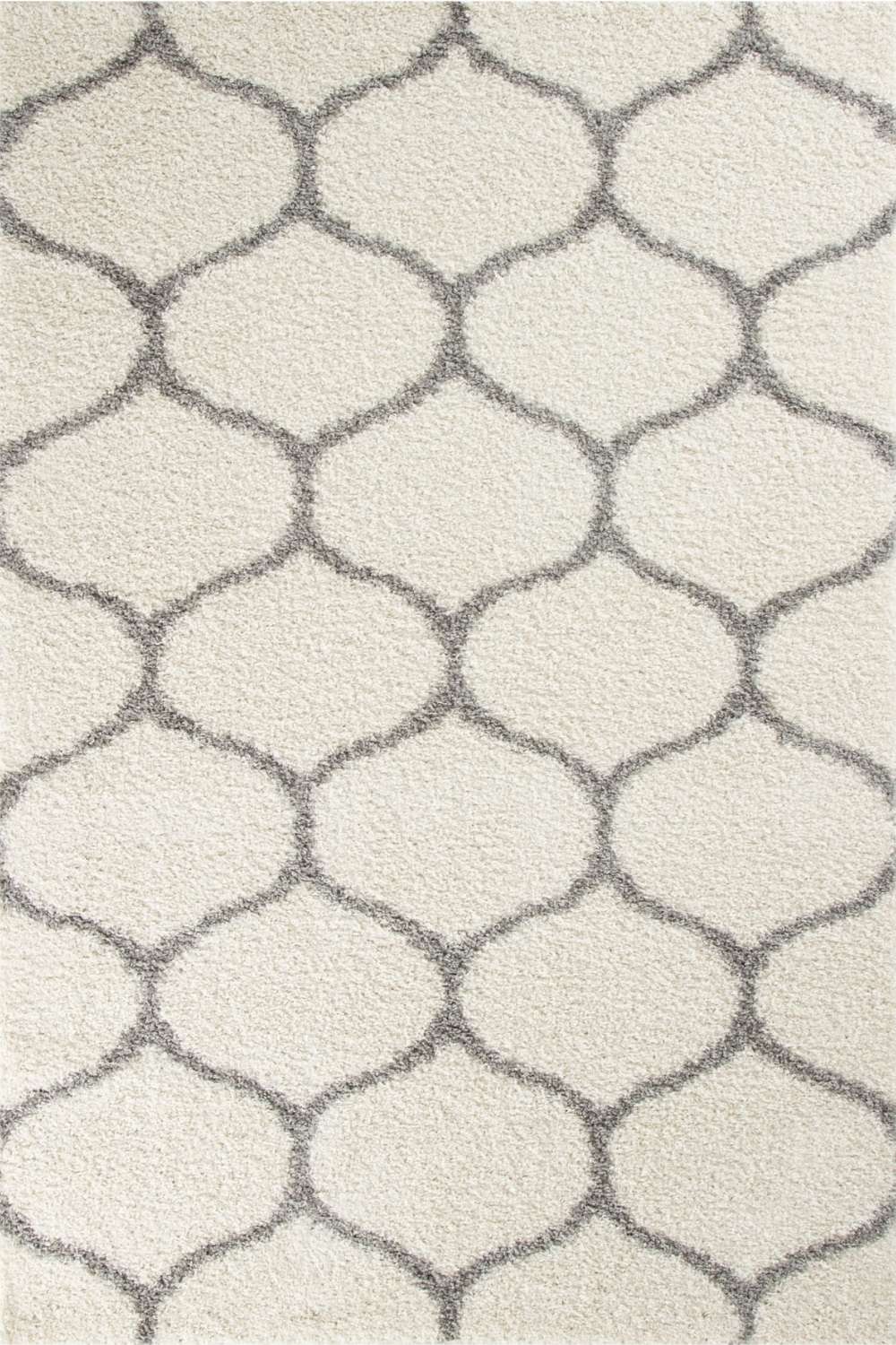 Cream-colored moroccan ivory shaggy rug with plush texture and gray interlocking quatrefoil pattern perfect for cozy spaces