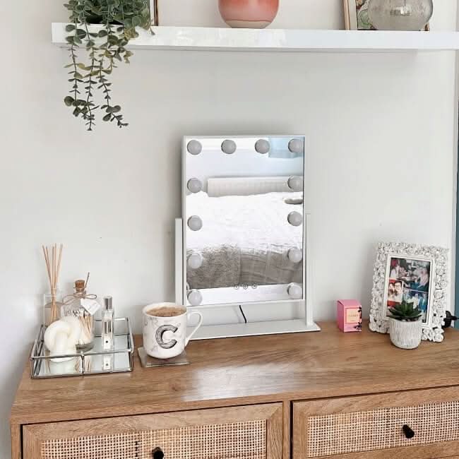 Silver-framed white hollywood mirror 47x37cm with round led lights perfect for makeup and styling sessions