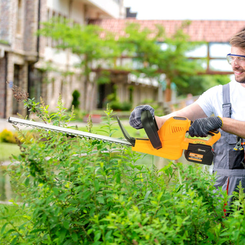 Yellow and black cordless hedge trimmer with 51cm silver blade and brushless motor for branches and shrubs