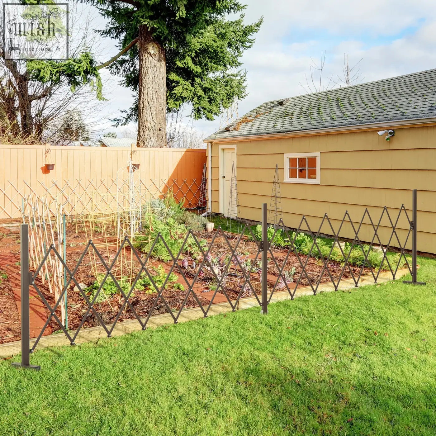 Outsunny expanding dark brown aluminium garden fence with black metal diamond pattern great climbing aid and trellis panel