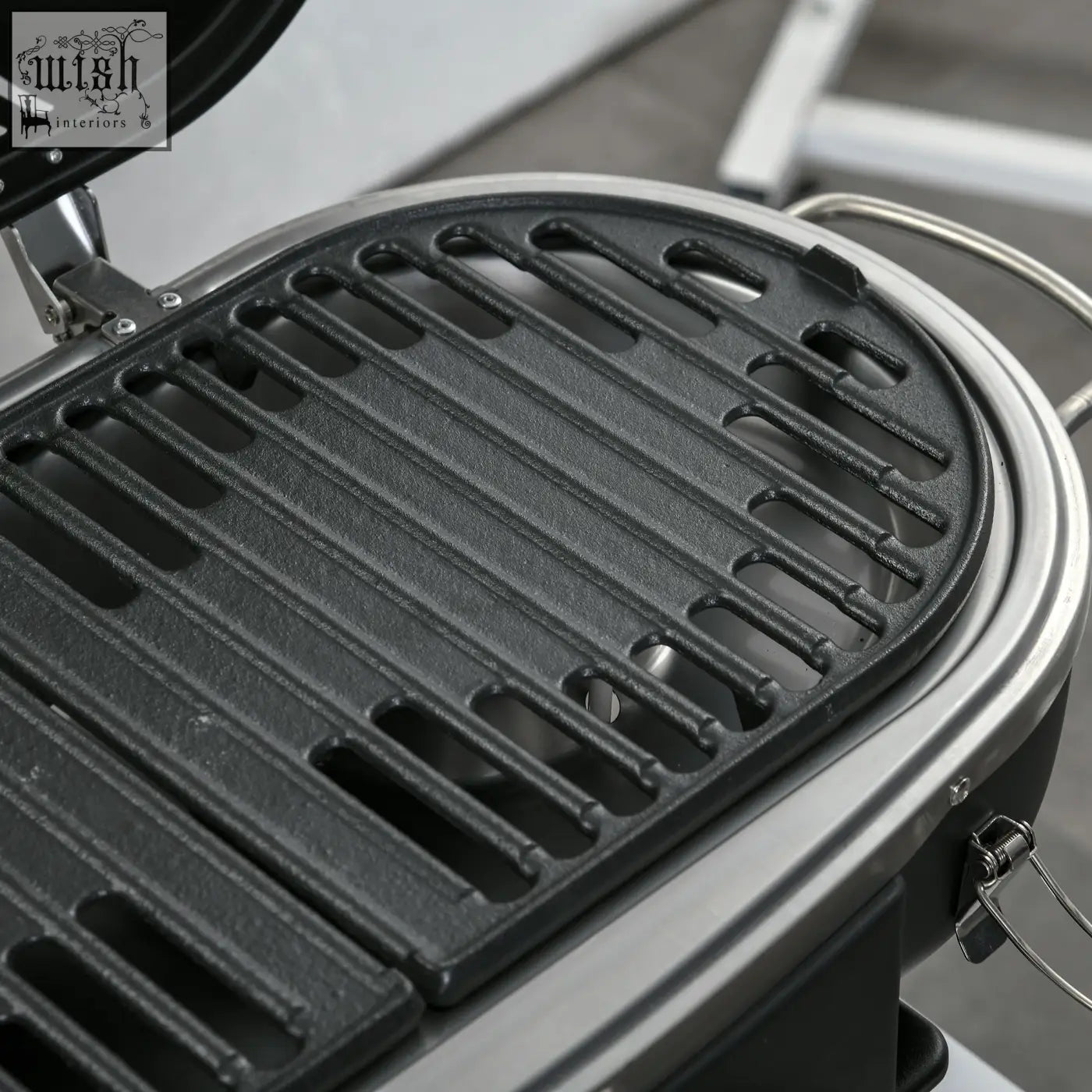 Black cast iron grill grate with oval design and slots for outsunny foldable two gas bbq with piezo ignition