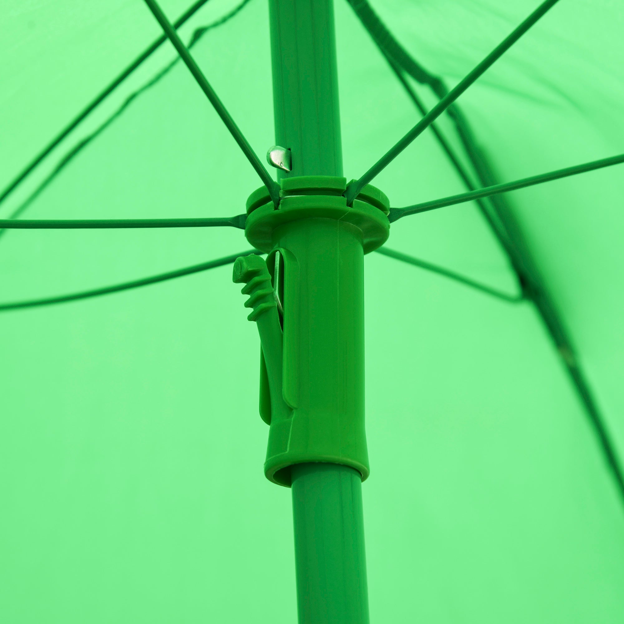Green plastic pole with clip and metal hardware for outsunny kids sun umbrella in frog pattern outdoor table set