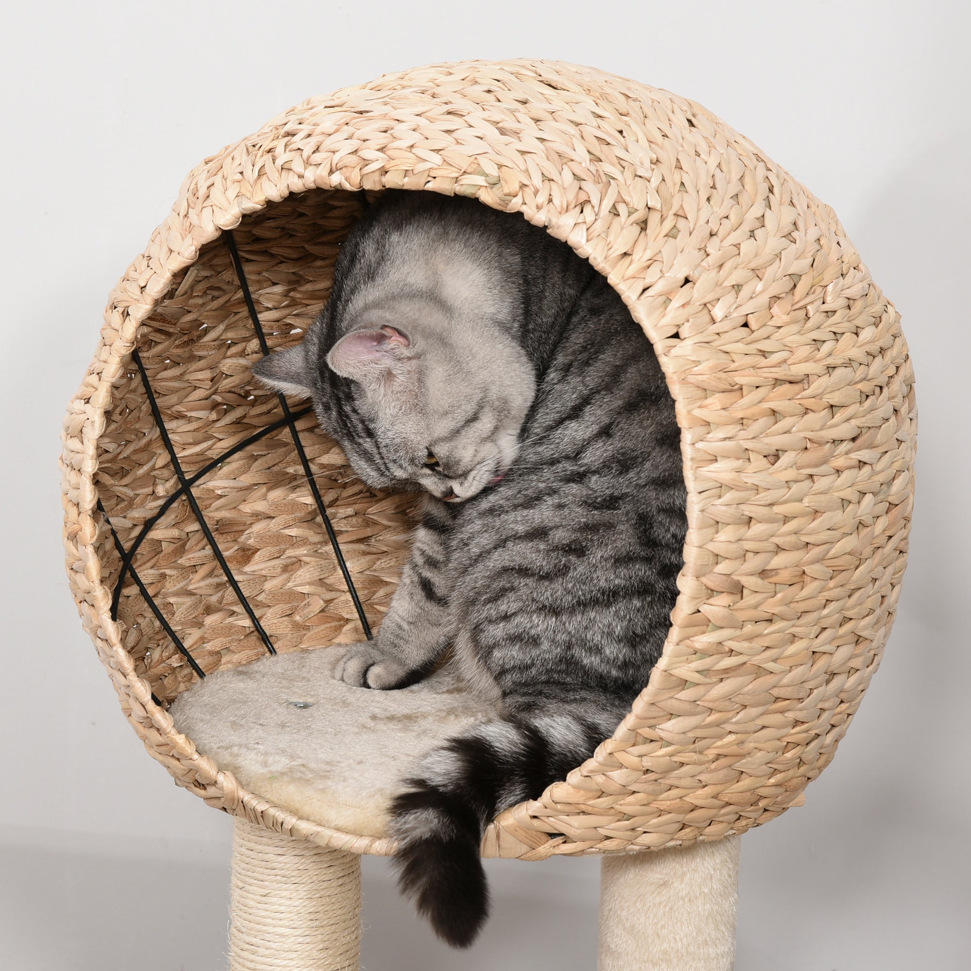 Beige woven wicker pawhut cat house with soft cushioned interior for indoor cats 48l x 40w kitten climbing tower