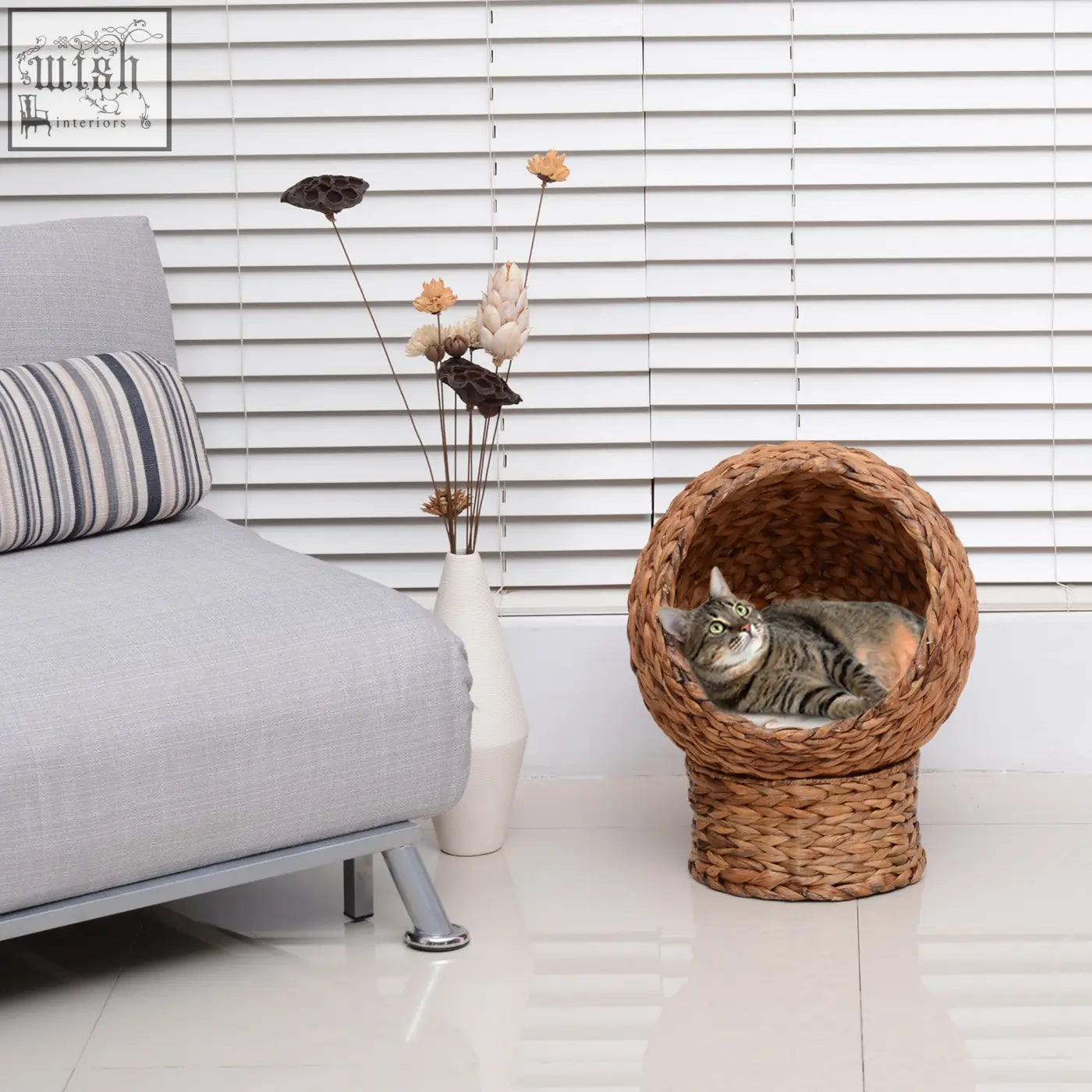 Cozy pawhut wicker cat bed with cylindrical base made of natural brown rattan and soft washable cushion with tabby cat inside