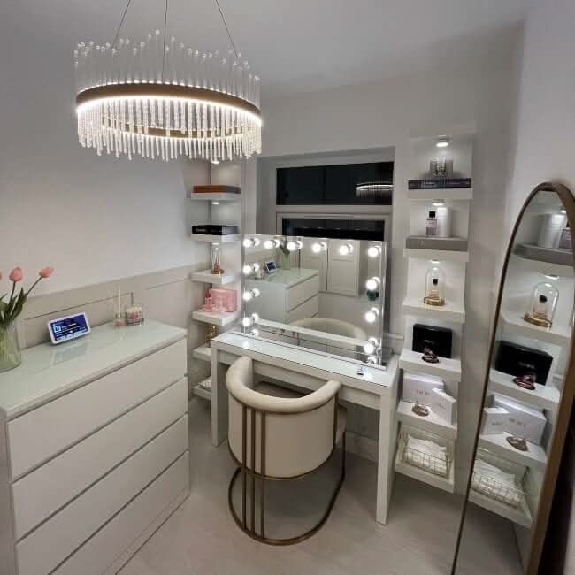 White vanity with five drawers and glossy finish paired with scarlett large hollywood mirror 100x70cm for glam setup